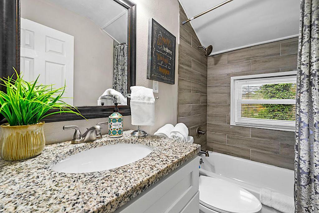 Goodkarma Rentals Refreshed Smyrna Home Near Battery Atl Half Mile To Interstate Atlanta Dış mekan fotoğraf